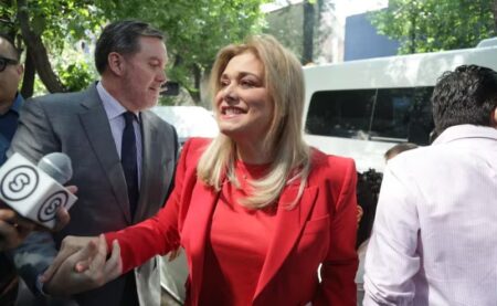 Asiste Maru Campos a la FGR a comparecer por caso de agentes de la CIA en Chihuahua