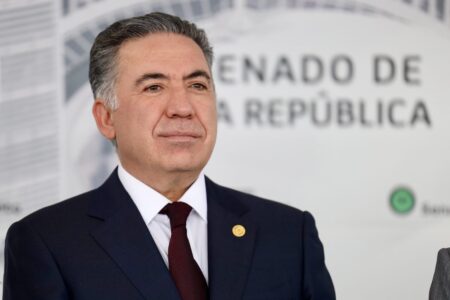 Enrique Inzunza pedirá licencia al Senado ante “embestida mediática”