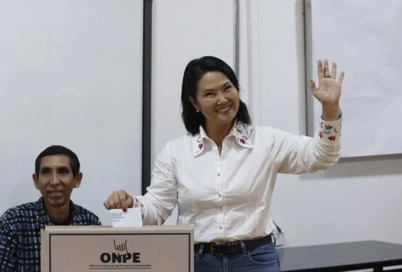 Lidera Fujimori votación presidencial de Perú, según sondeos