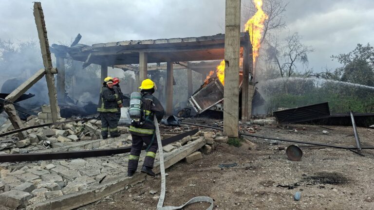 Explotan cuatro tanques de gas LP en Tepeaca, Puebla; evacúan hospital, escuelas y viviendas por riesgo