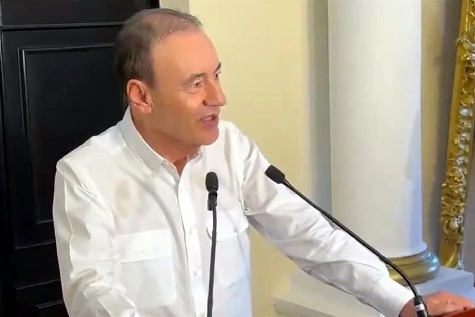 Asegura Durazo que ha actuado con rectitud, “casi sudo agua bendita”