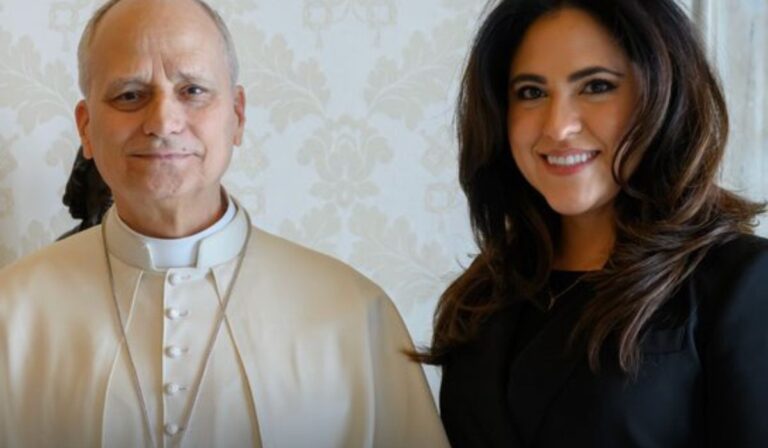 ¿Quién es Montserrat Alvarado? La primera mujer laica en encabezar el Ministerio vaticano de Comunicación