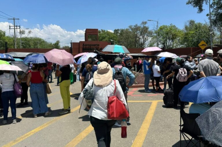 Sitian maestros aeropuerto de Oaxaca y casetas en Chiapas
